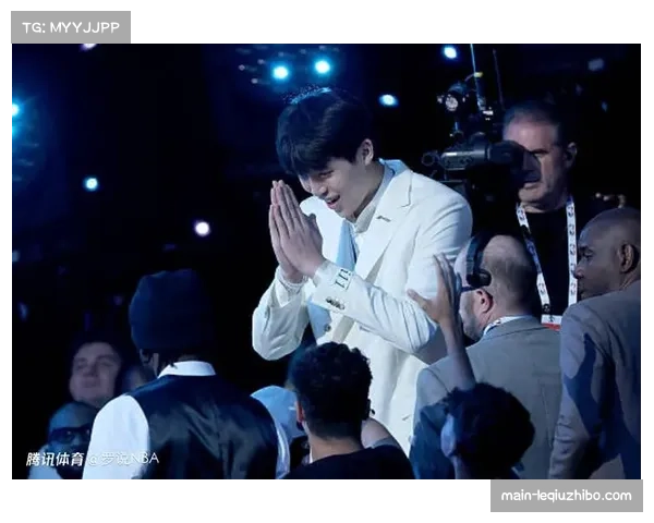 李凯尔称杨瀚森技术有约基奇影子,强调耐心适应比赛节奏